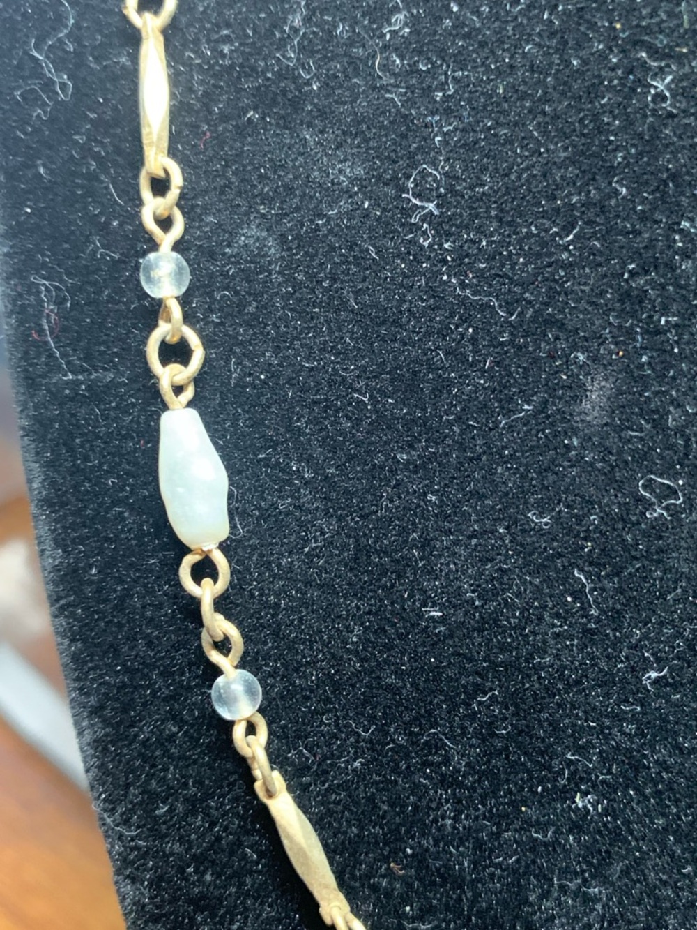 Elegant Gold Tone Chain Necklace with Pearl Accents - Picture 2 of 4